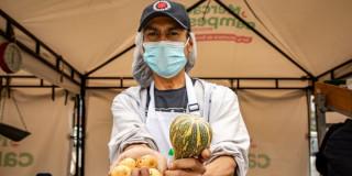 Foto de un campesino durante una de las jornadas de los Mercados Campesinos de Bogotá.