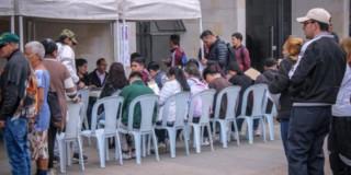 Foto de bogotanos y bogotanas accediendo a servicios de la Agencia Distrital de Empleo.