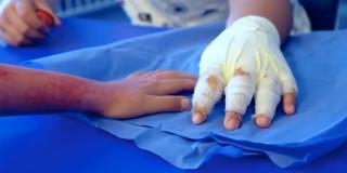 Foto de personas lesionadas con pólvora en Bogotá.