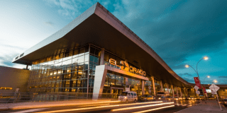 Imagen de una de las entradas del Aeropuerto el Dorado