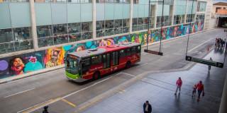 Foto de un bus de TransMilenio