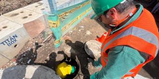 Foto que muestra trabajadores del Acueducto de Bogotá