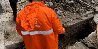 Foto que muestra trabajadores del Acueducto de Bogotá