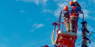 Foto que muestra trabajadores de Enel Colombia 