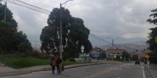 Foto de una vía de la localidad de Ciudad Bolívar en Bogotá