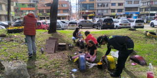 Imagen de personas trabajando en la recuperación de un parque