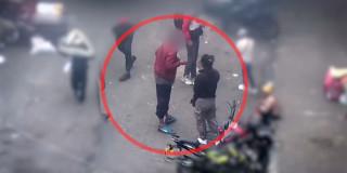 Expendedora de droga capturada en video por cámara de seguridad