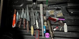 Imagen de las armas blancas incautadas en las intervenciones en Kennedy