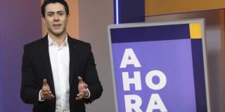 Imagen del periodista Carlos Andrés Díaz en set de Ahora.