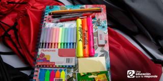 Foto que muestra útiles escolares 