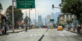 Foto de Bogotá con el Centro Internacional de fondo.