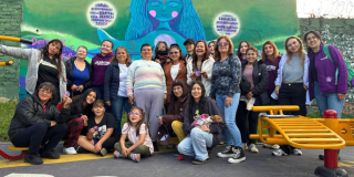 Imagen de varias mujeres posando para la foto