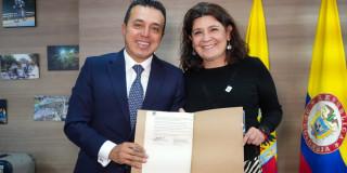 Foto de la firma de convenio