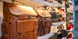 Foto de productos de cuero, calzado y marroquinería del barrio El Restrepo.