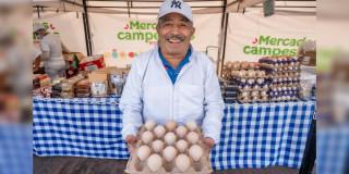 Foto de un campesino durante una de las jornadas de los Mercados Campesinos de Bogotá.