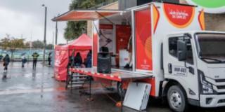 Foto de la Unidad Móvil de Atención de la Agencia Distrital de Empleo de Bogotá.