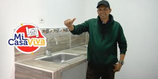 Foto que muestra una persona sonriendo 