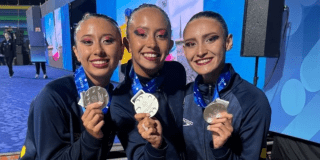 Imagen de deportistas del Equipo Bogotá con sus medallas