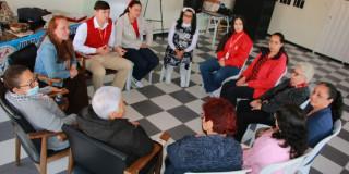 Fotos de los talleres de bienestar y participación en el barrio Flandes de Bogotá.