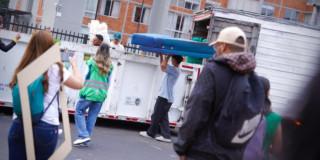 Foto que muestra un grupo de personas utilizando un Ecopunto