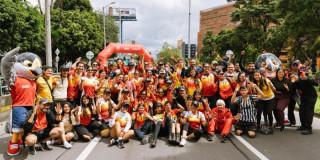 Foto grupal de deportistas y funcionarios del IDRD