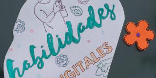 Dibujo en el que se lee "habilidades digitales"