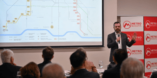 Imagen del alcalde Galán explicando la licitación de la Línea 2 del Metro de Bogotá
