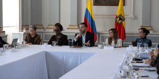 Imagen del alcalde Carlos Fernando Galán en la reunión 