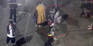 Cámaras de video capturan imagen de mujer vendiendo droga.