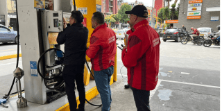 Foto de funcionarios del Distito en un operativo de control 