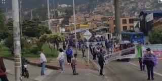 Foto de manifestación en una vía de Bogotá 