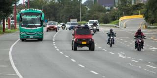 Imagen que muestra vehículos andando