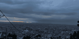 Imagen panorámica de Bogotá nublada