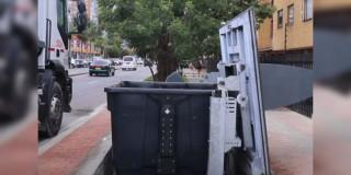 Foto que muestra un contenedor soterrado.