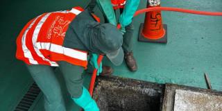 Foto que muestra trabajadores del Acueducto de Bogotá