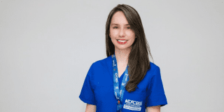 Foto una funcionaria del IDCBIS