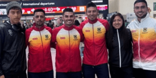 Imagen de los deportistas posando para la foto