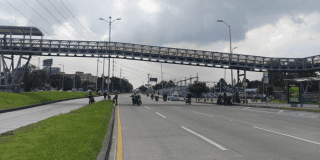 Imagen de una avenida en Bogotá despejada