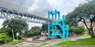 Foto de la intervención del puente peatonal de la calle Séptima en el barrio Belén.