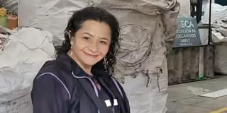 Foto que muestra a una mujer sonriendo 