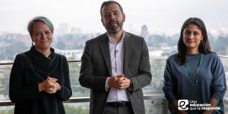 Foto que muestra a Isabel Segovia, al alcalde de Bogotá Carlos Fernando Galán y Julia Rubiano. 