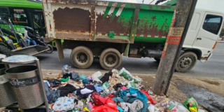 Foto de un camión de basura de Bogotá 
