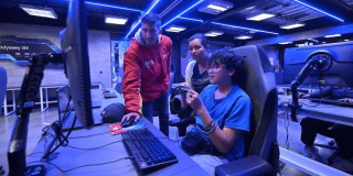 Imagen de niño en un juego interactivo