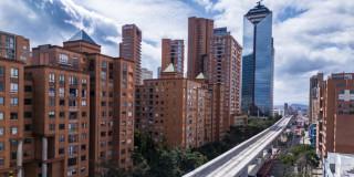 Foto de un trazado del Metro en la avenida Caracas