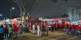 Foto de funcionarios del Distrito en operativo de limpieza