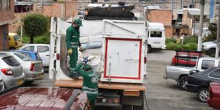 Foto que muestra trabajadores de la UAESP