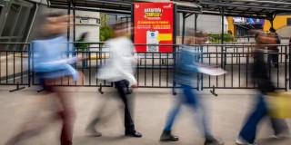 Foto de asistentes a la 'Megaferia de Empleo'. 