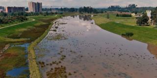Obras de control hidráulico en el río Bogotá