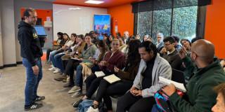Foto de comerciantes, emprendedores y empresarios en una jornada de capacitación.