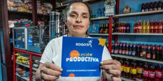Foto de una comerciante local rural beneficiaria de programa 'Evolución Productiva' en Bogotá.